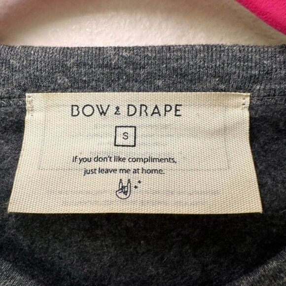 Bow & Drape Built By Girls Gold Sparkle Womens Size Small Grey Sweatshirt - Picture 6 of 8